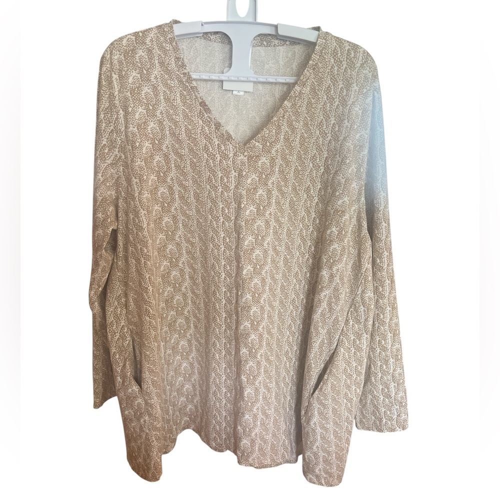 Wynne Layers vneck top size 1X